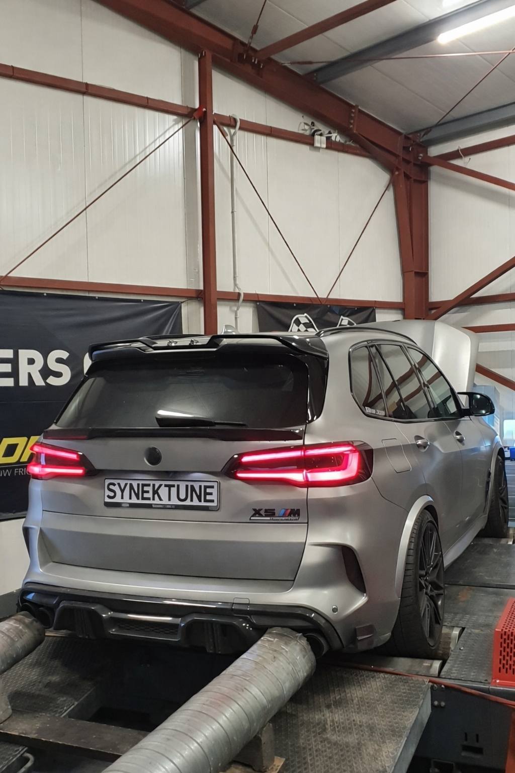 Chiptuning BMW X5M 4.4 V8 Twin Turbo - wynik 730 KM na hamowni SynekTune Grodzisk Mazowiecki